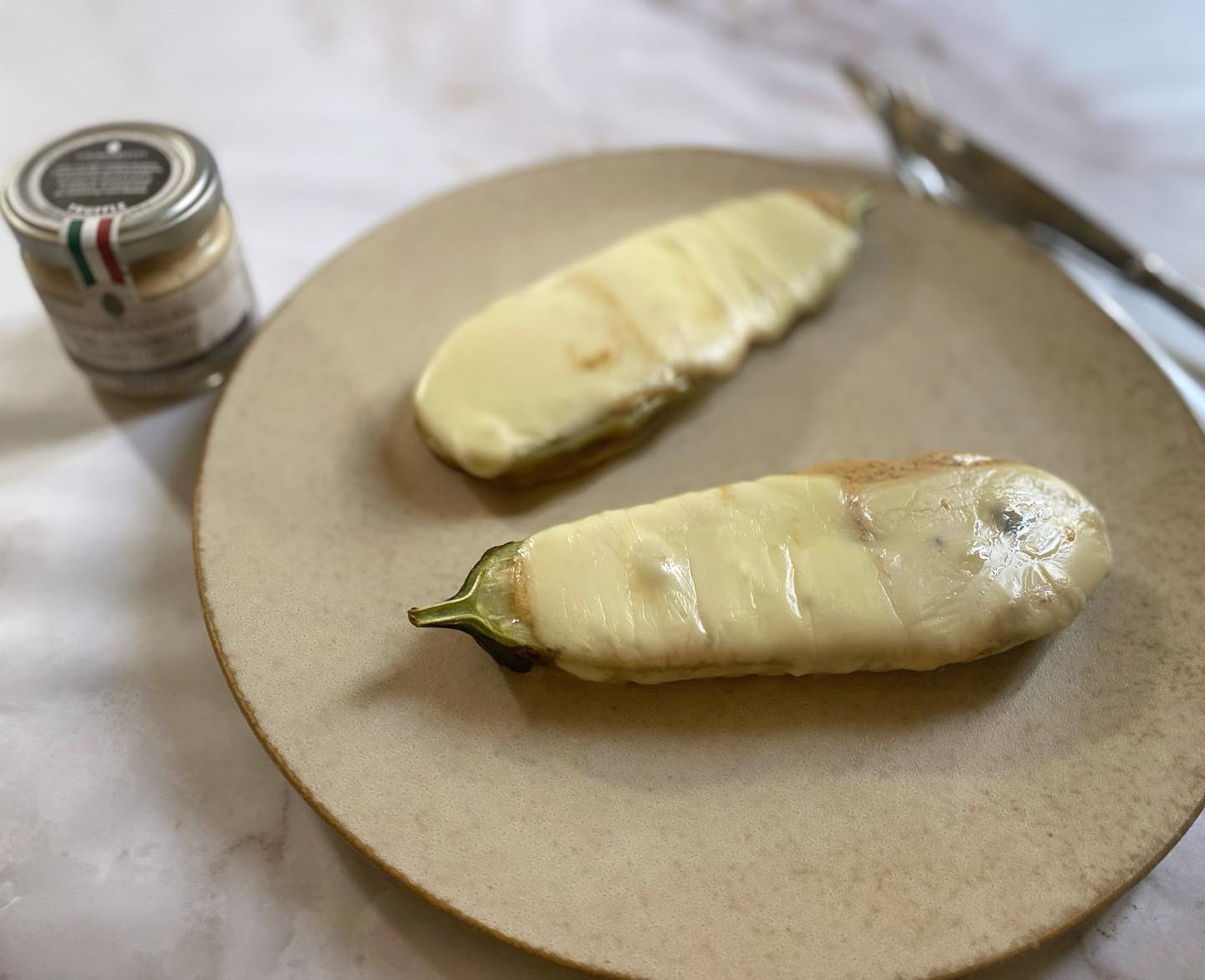 茄子のステーキ トリュフクリームソース | Savini Tartufi サヴィーニ