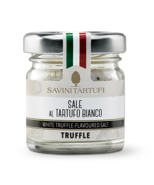 白トリュフ塩 – ヨーロッパ有数のトリュフ会社Savini Tartufi社は、フレッシュトリュフに始まり、トリュフ塩、トリュフ オイルなどの加工品を世界で初めて開発し、今では80種類ほどのラインナップを持っています。